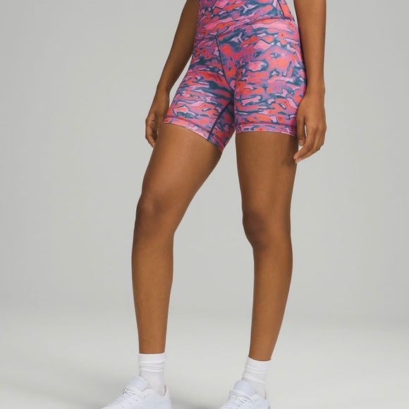 🎁Lululemon NWT Wunder Under Train 6" - Picture 2 of 4